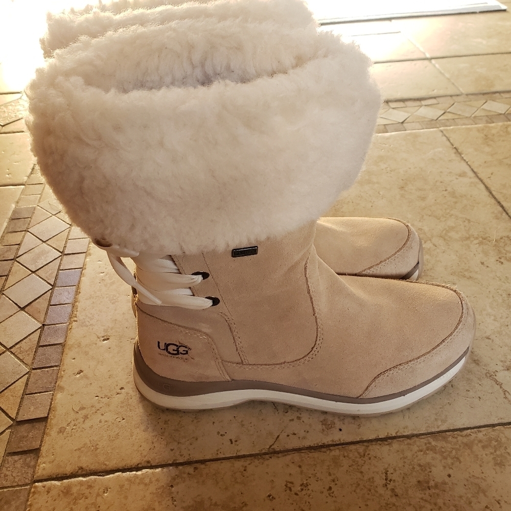 Uggs - Picture 4 of 8